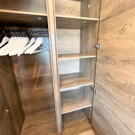 Lidersol, Block 1, 8-b *